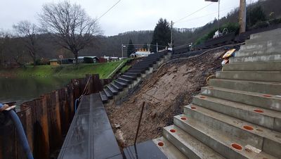 Errichtung der ersten Basaltstufen im Oberwasser der Schleuse Ahl